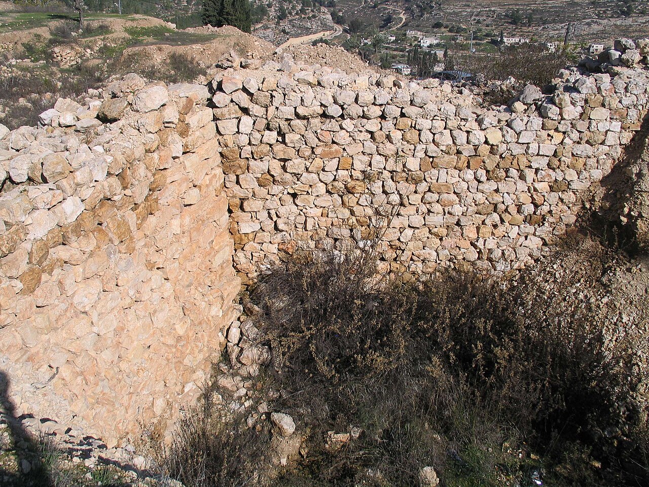 Ruined fortification walls at Khirbet el-Yahud, the small tell identified as ancient Beitar, above the village of Battir — the site's defenses include walls of much older (Bronze and Iron Age) origin alongside the hasty fortification of the revolt.
